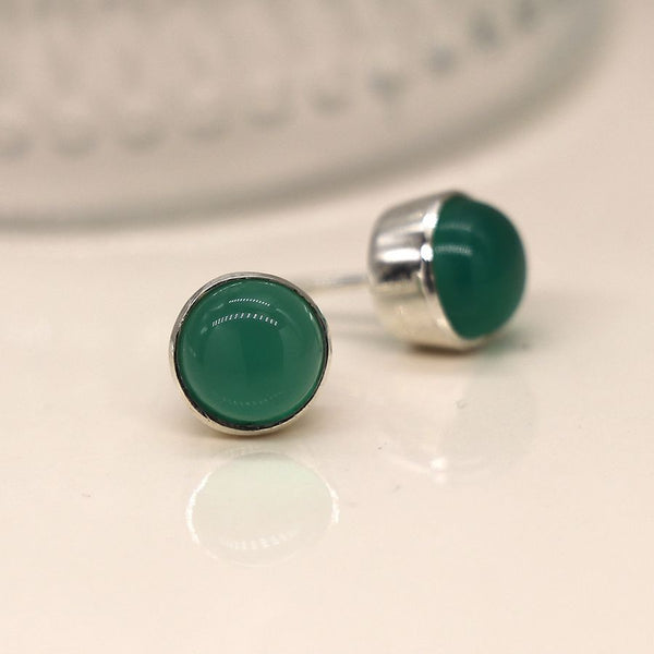 Clous en argent sterling de 6 mm avec cabine en onyx vert